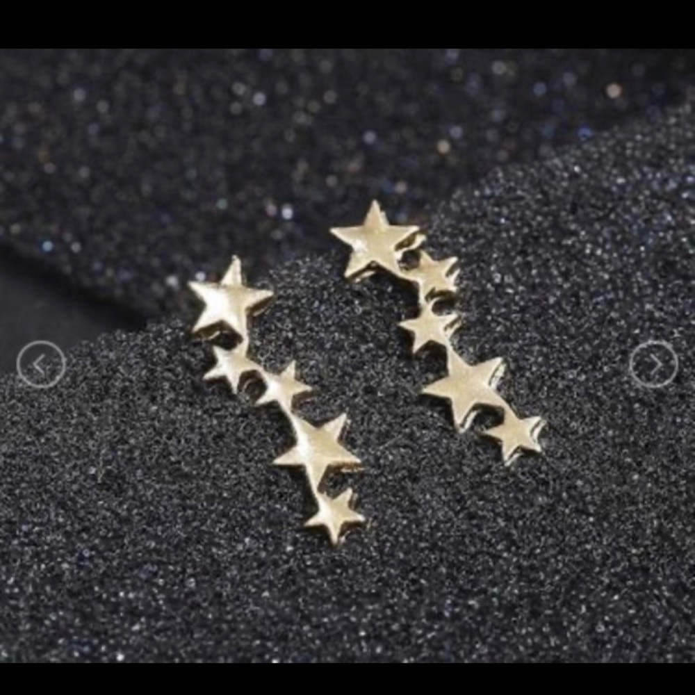 COPY - - ear Clip Five stars Goldtone ⚠️Must bundles ⚠️